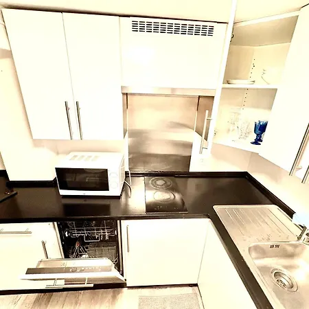 2 In Center Of Hb Station Apartamento *