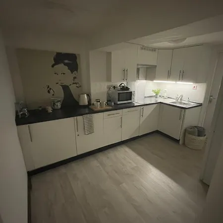 Apartment 2 In Center Of Hb Station *