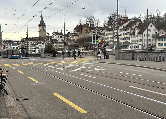 2 In Center Of Hb Station Lägenhet Zürich