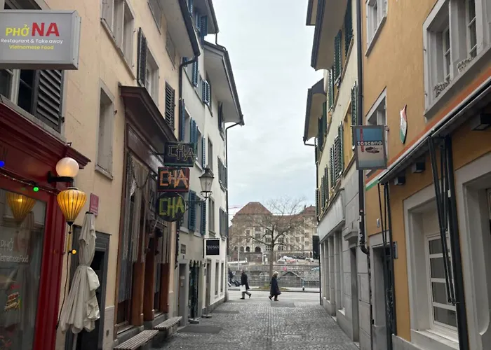 2 In Center Of Hb Station Zurych